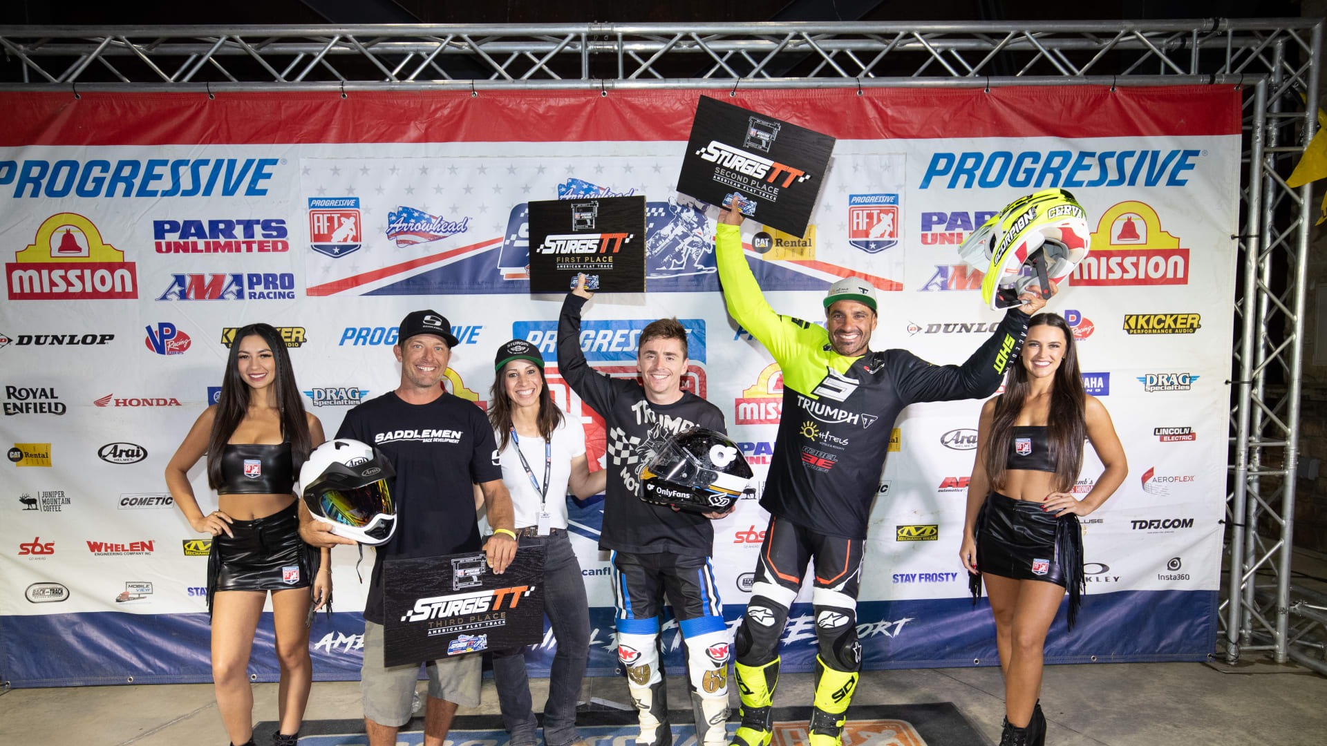 Las Triumph Tiger Se Llevan El 1º Y 2º Puesto en La Carrera Inaugural De Adventuretrackers en El Sturgis TT