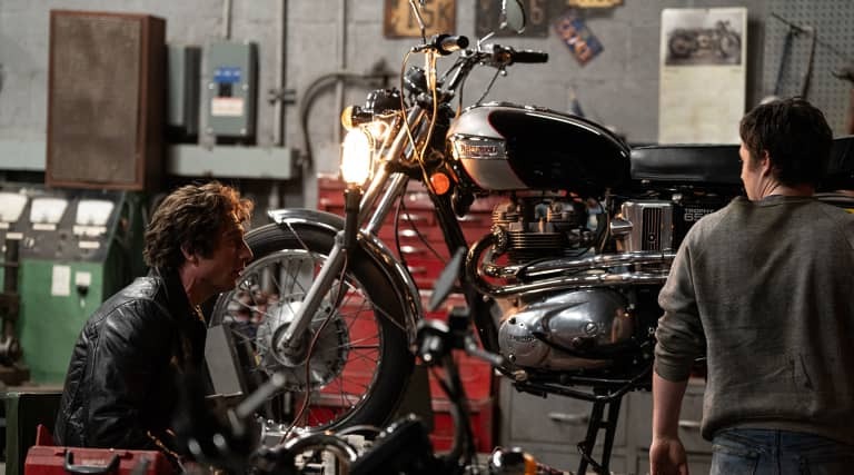 Triumph Brilla en “Springsteen: Deliver Me from Nowhere”, De 20th Century Studios